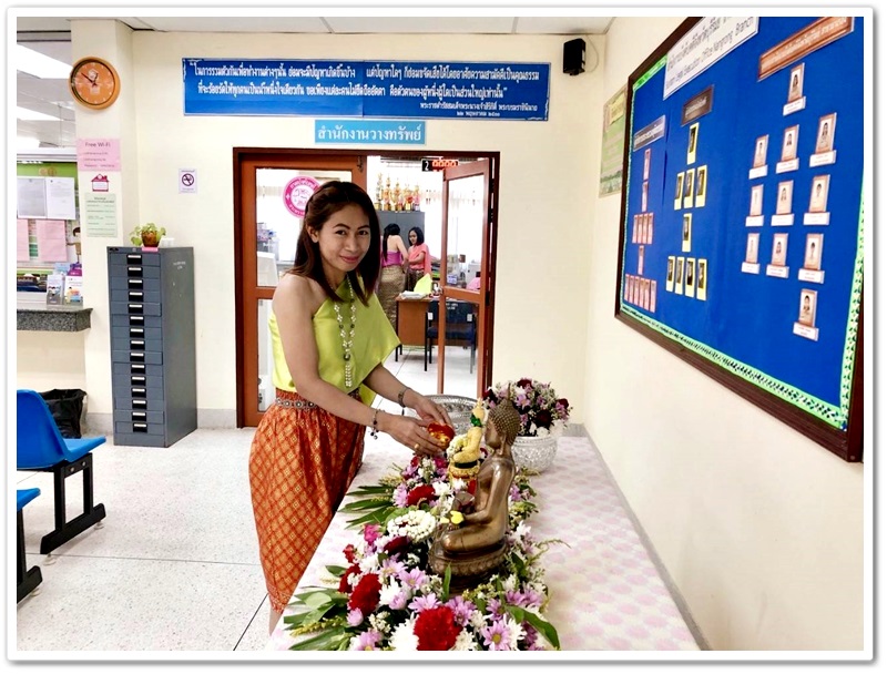﻿กรมบังคับคดีจัดประเพณีสรงน้ำพระ เนื่องในวันสงกรานต์ ประจำปี พ.ศ. 2561